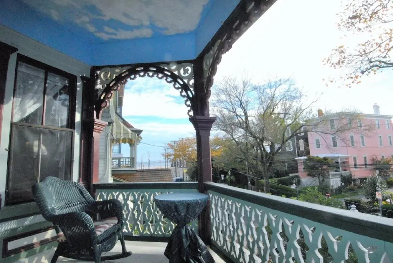 Victorian Manor with heated Saltwater Pool on Jackson Street 300ft To Beach Sleeps 18