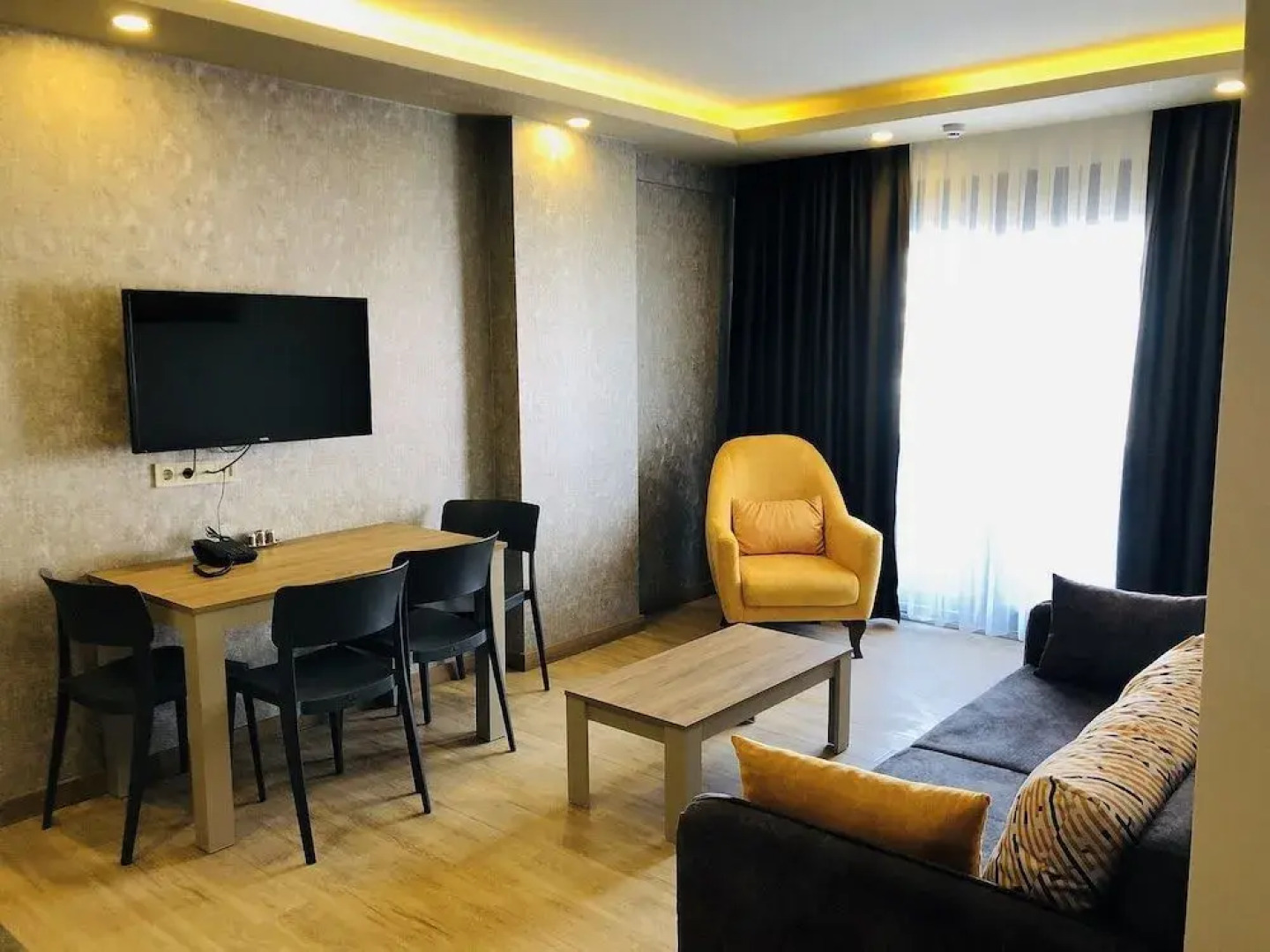 Golden World Suite Hotel