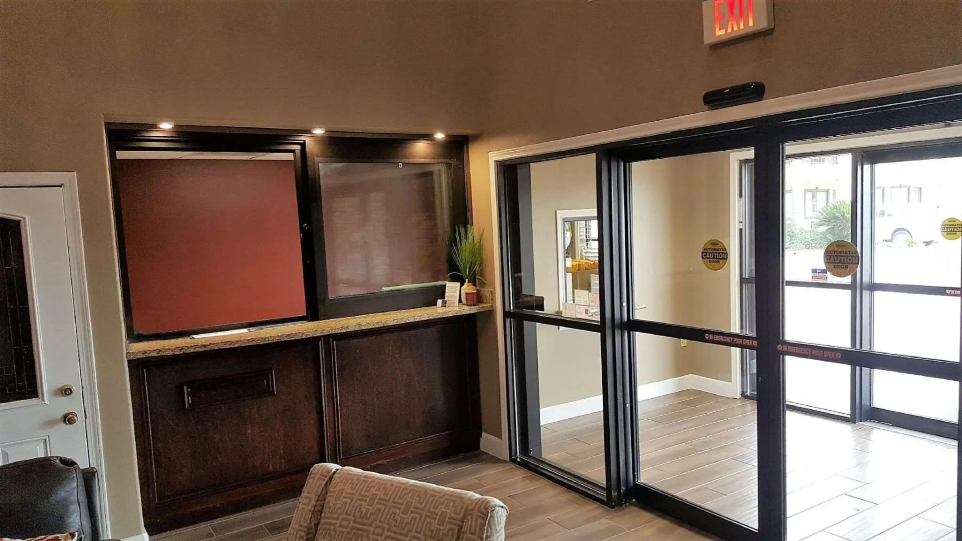 Red Roof Inn & Suites Houston - Humble/IAH Airport