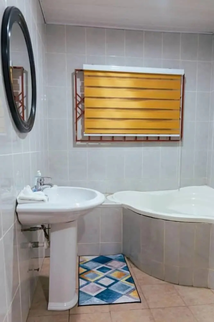 Ampric GuestHouse and Lounge