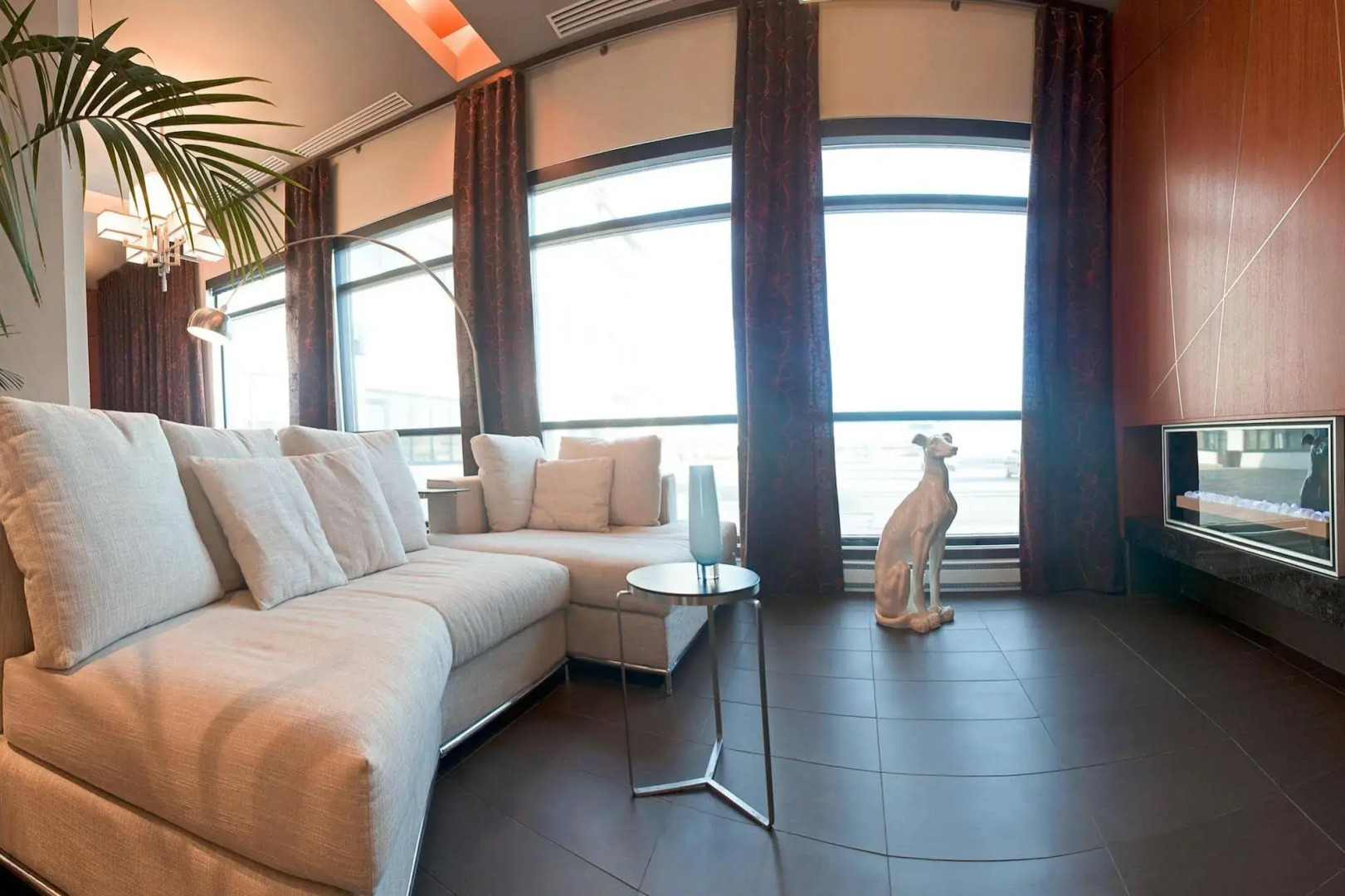 Hôtel Must –  Aéroport de Québec par JARO