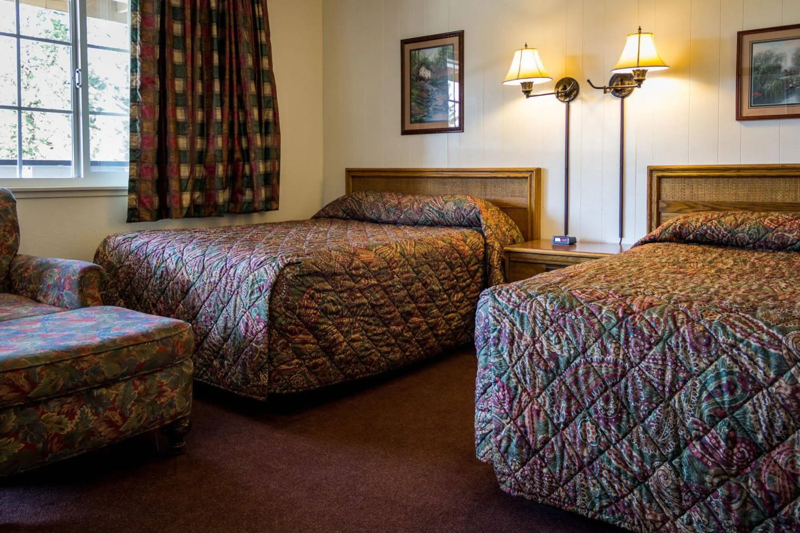 Charm Motel & Suites