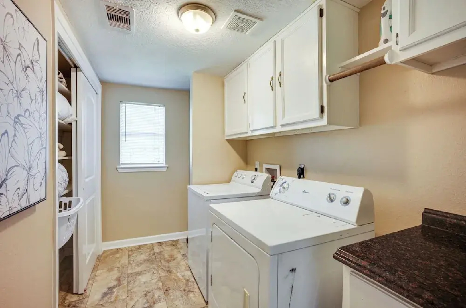 Pet-friendly Conroe Hideaway w/ Porch & Fire Pit