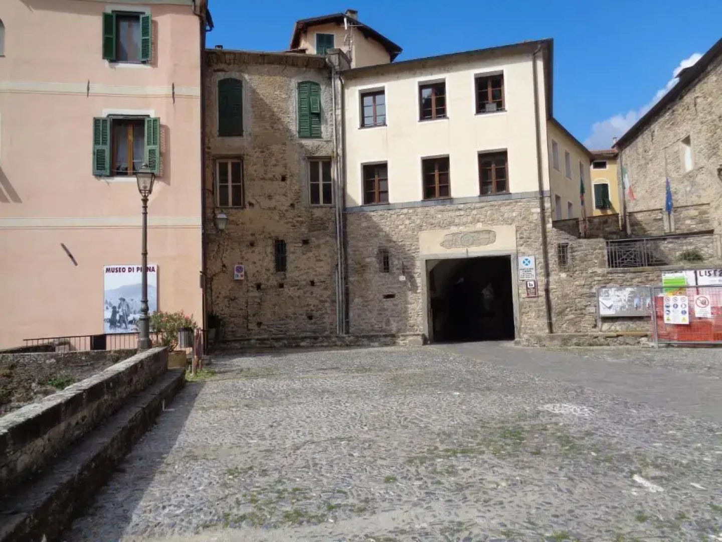 Panoramic Apartment with Balcony and Terrace