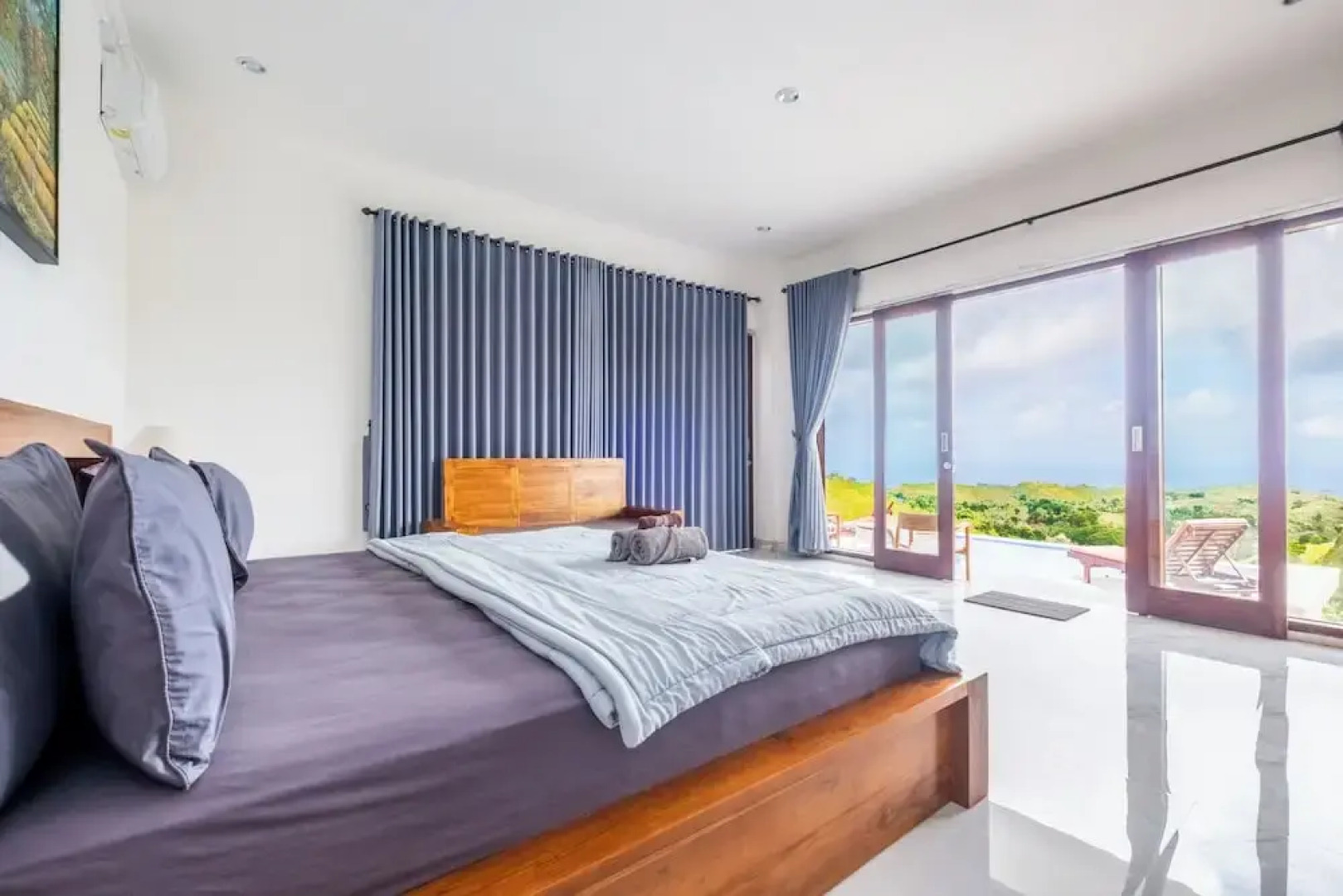 Pini Sentana Village