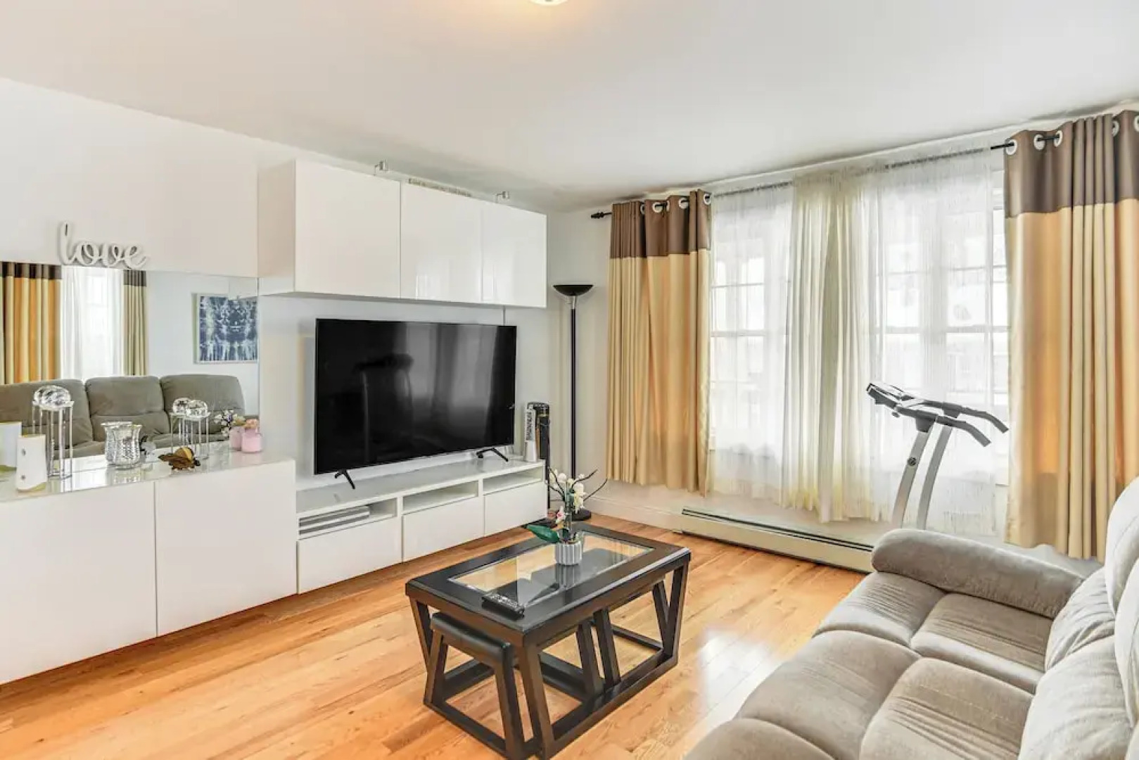 1 Mi to Downtown & Palladium: Worcester Getaway!