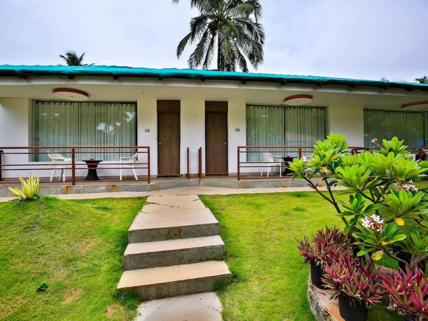 OYO 5608 Boomerang Beach Resort