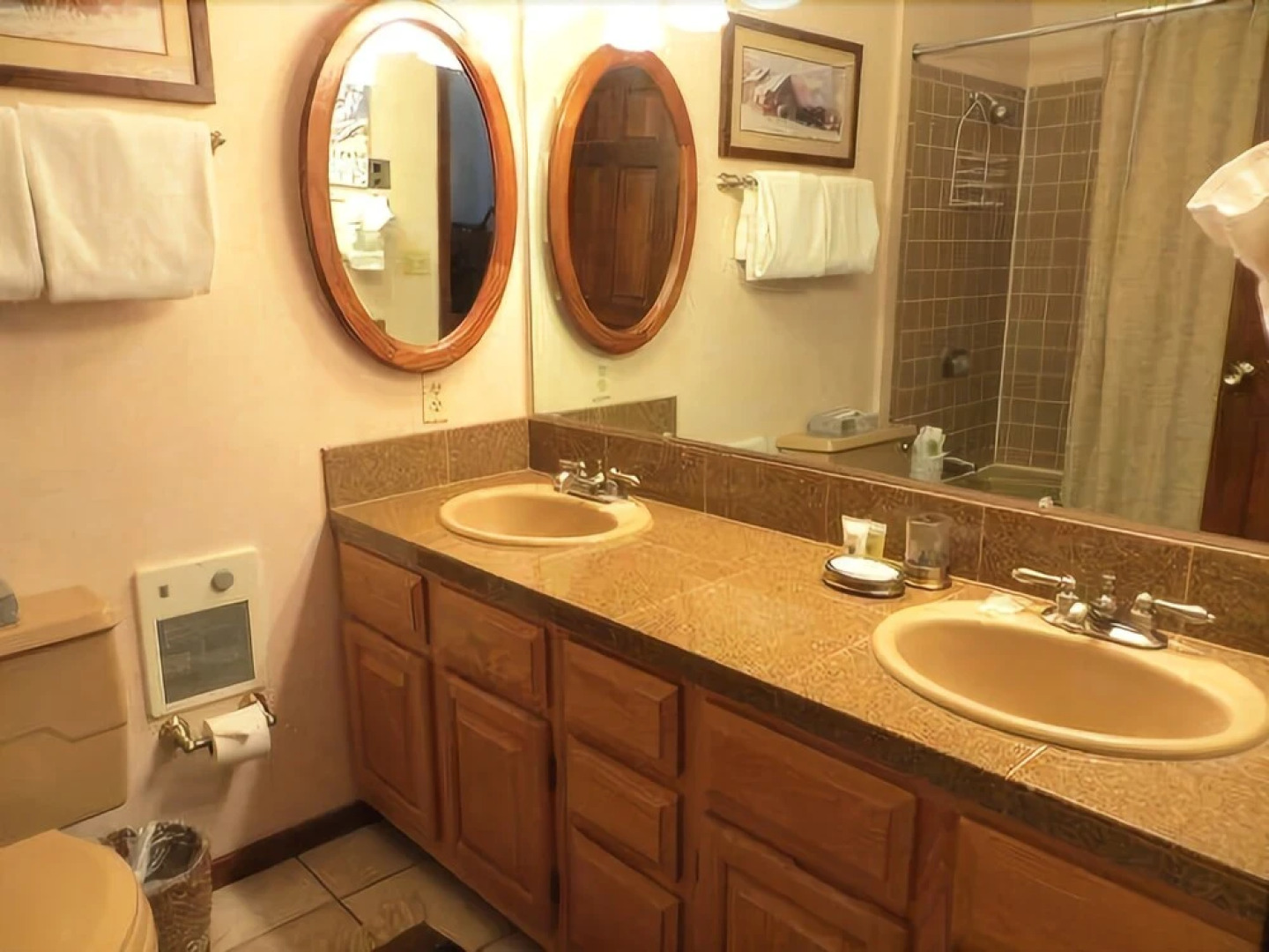 Crested Mountain North by CB Lodging