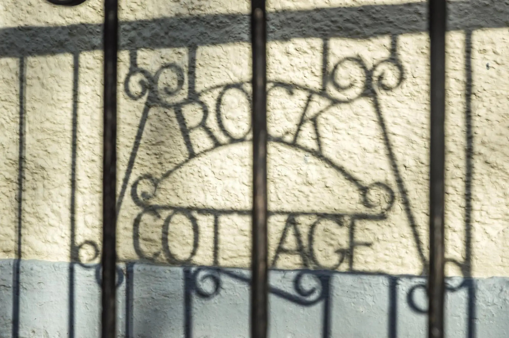 Rock Cottage - 3 Bedroom Holiday Home