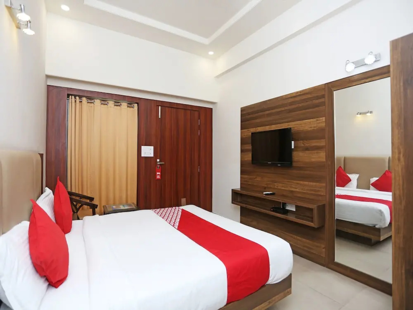 OYO 16768 Hotel Lotus Grand