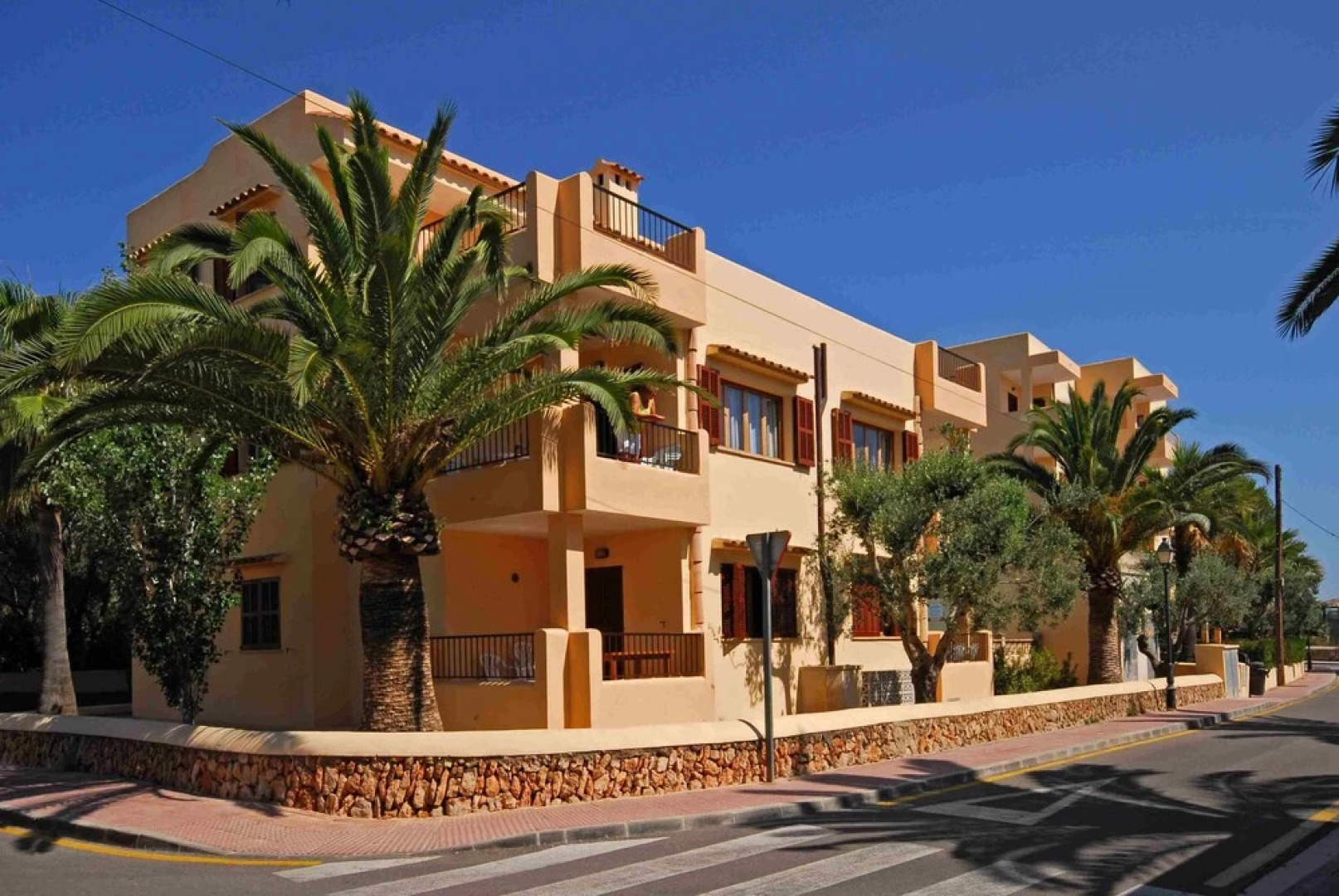 Aparthotel Ferrera Beach