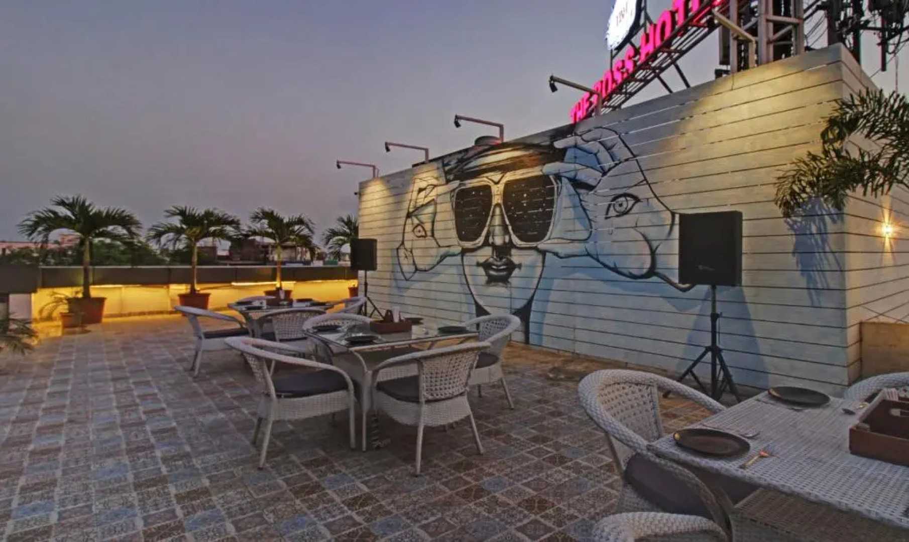 CAPITAL O64642 Hotel The Boss