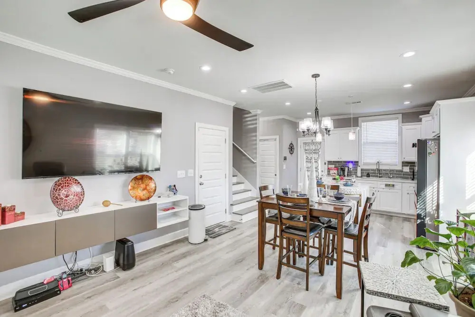 Pet-friendly Gallatin Home w/ Deck, 1 Mi to Town!