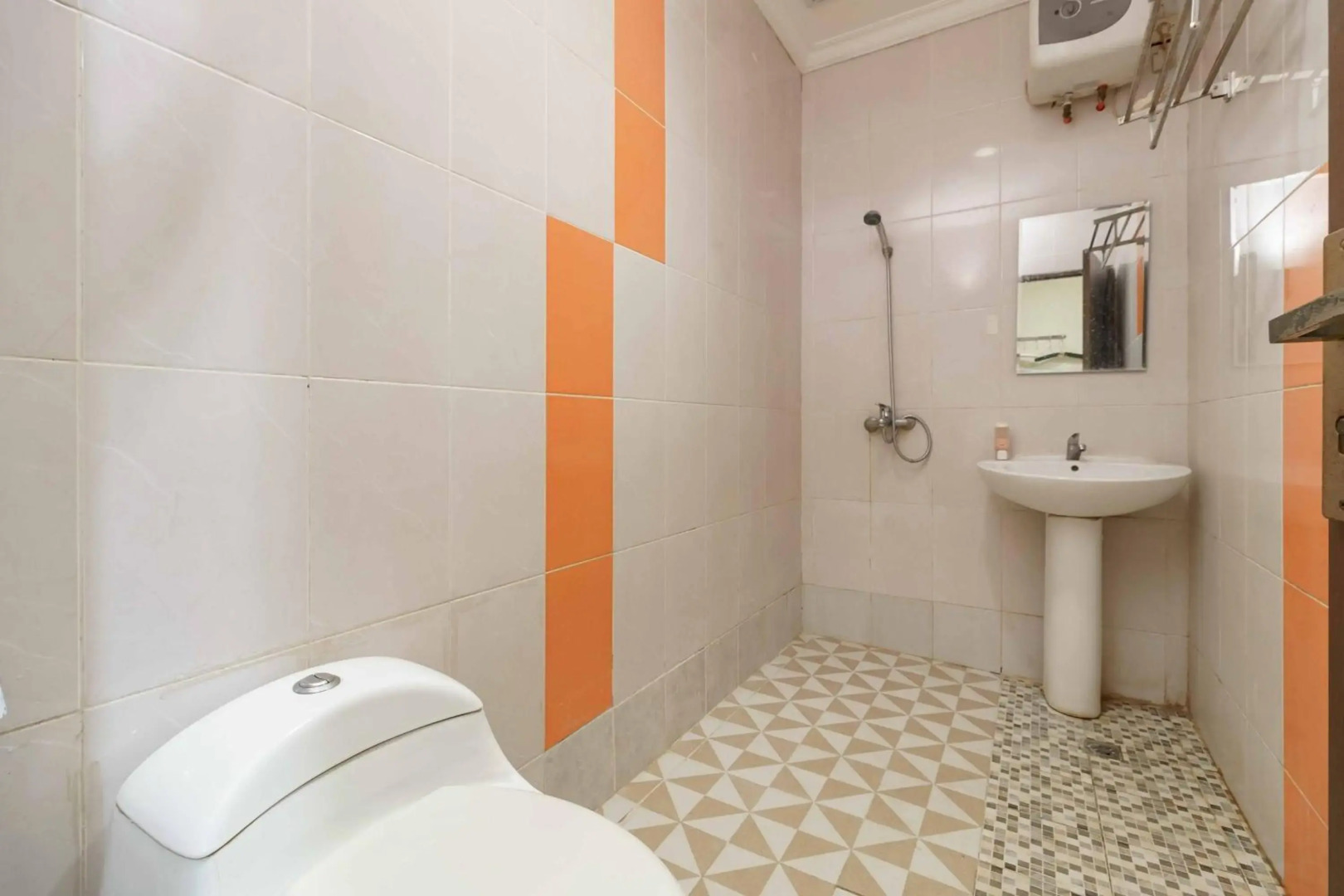 Hotel Addict by RedDoorz