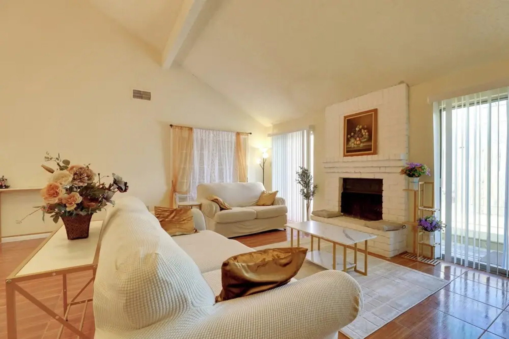 Houston Area Home w/ Yard - 5 Mi to Sugar Lakes!