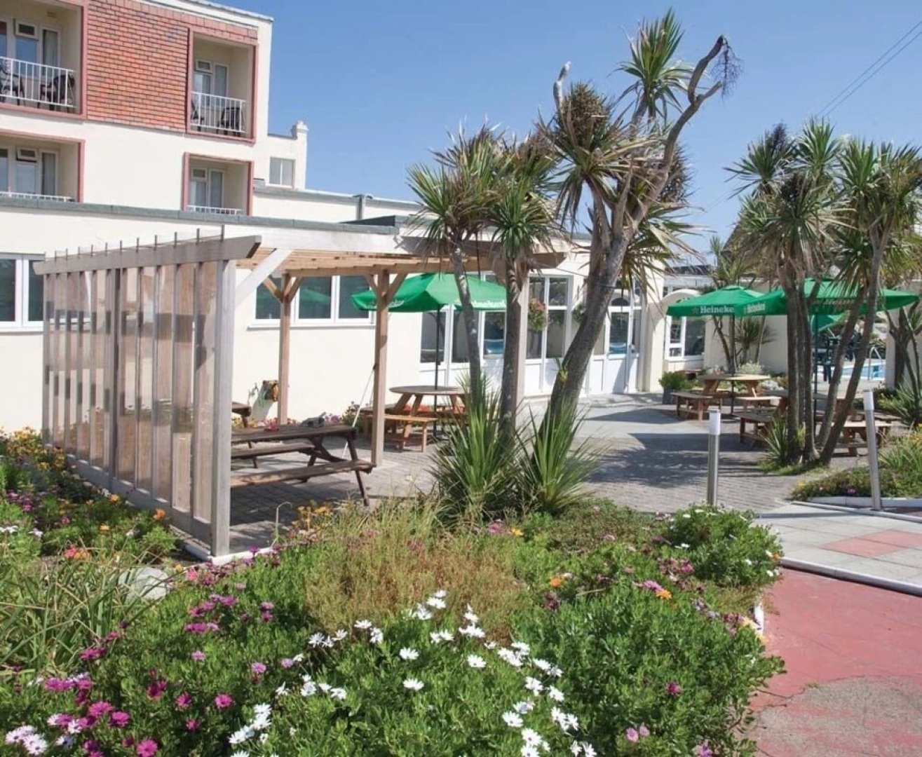 L'Eree Bay Hotel