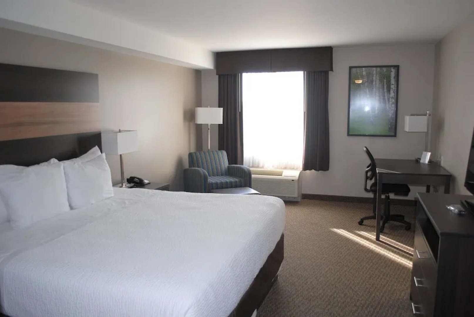 Days Inn and Suites Lindsay