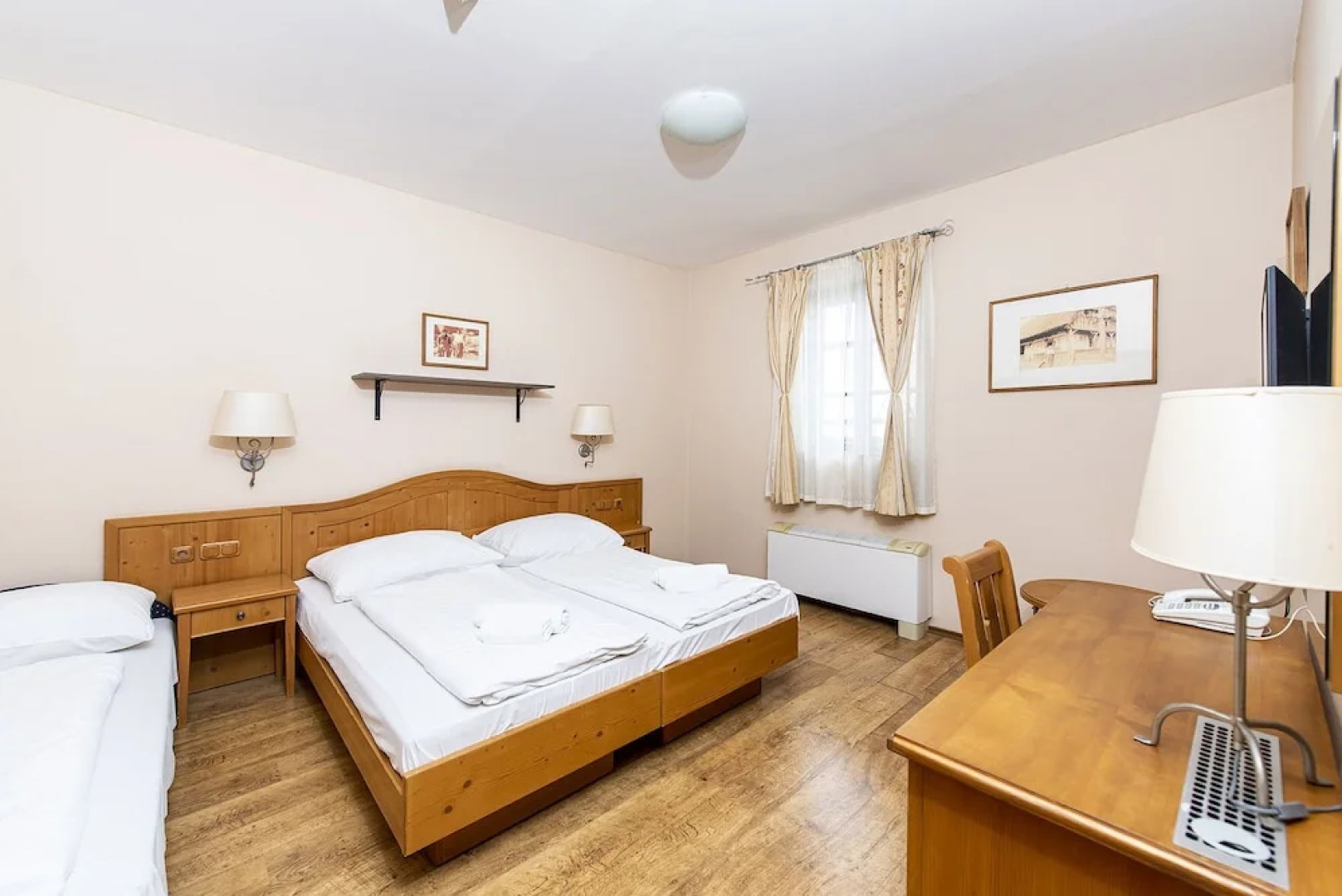 Gastland M1 Hotel & Conference Center