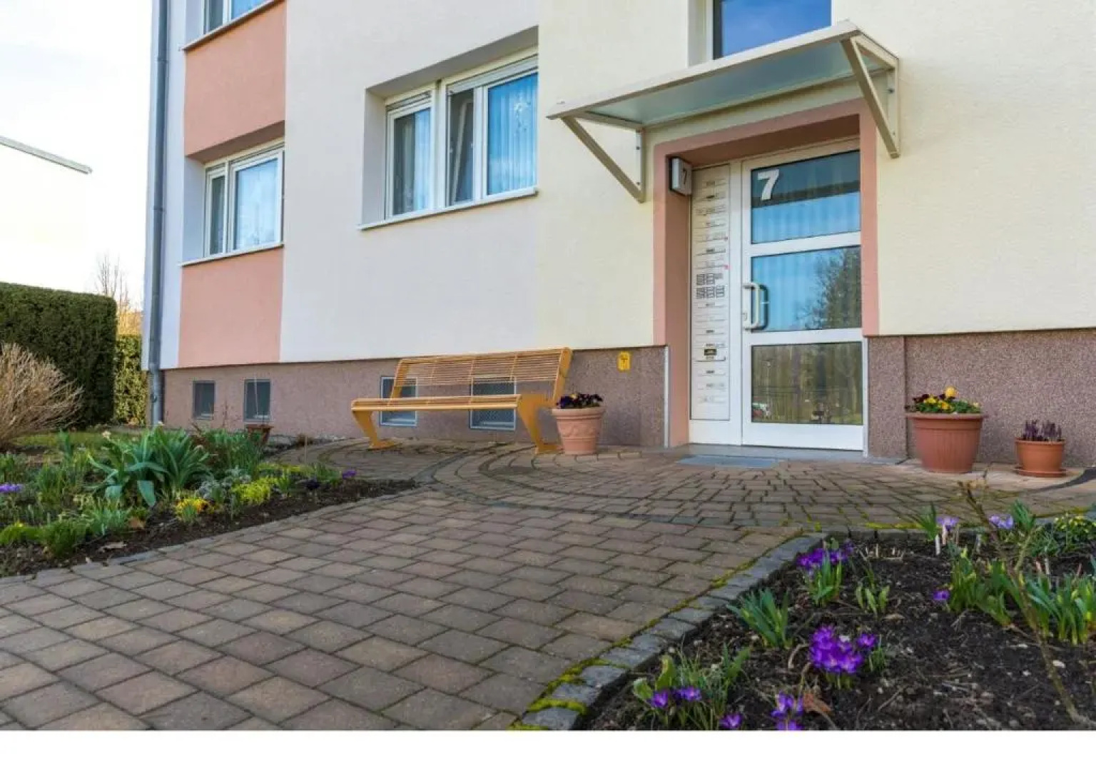 Gepflegte und moderne Ferienwohnung in der Neuseenlandschaft