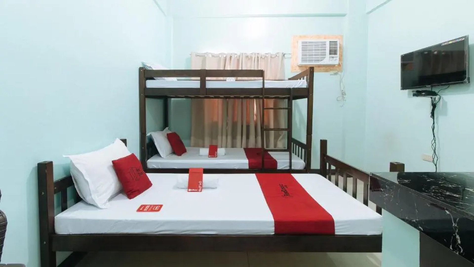 RedDoorz Plus @ Billy's Resort Oslob