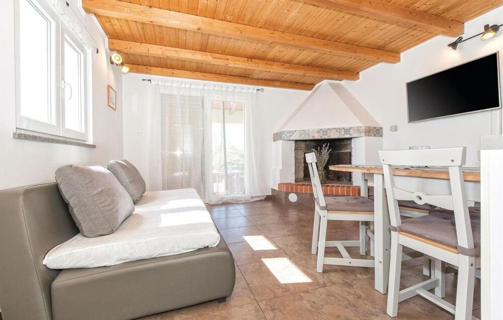 Amazing Home in Koromacno With Wifi and 2 Bedrooms