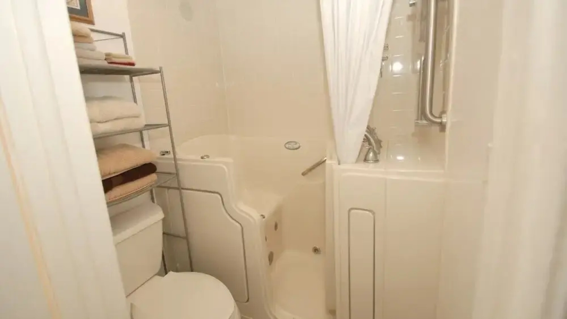 Beach Bay Breeze by Anna Maria