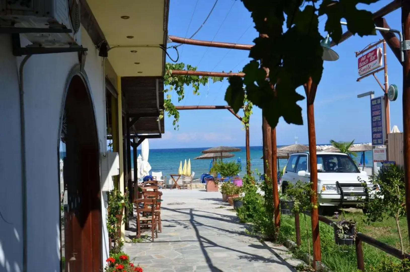 Chrisi Akti Hotel