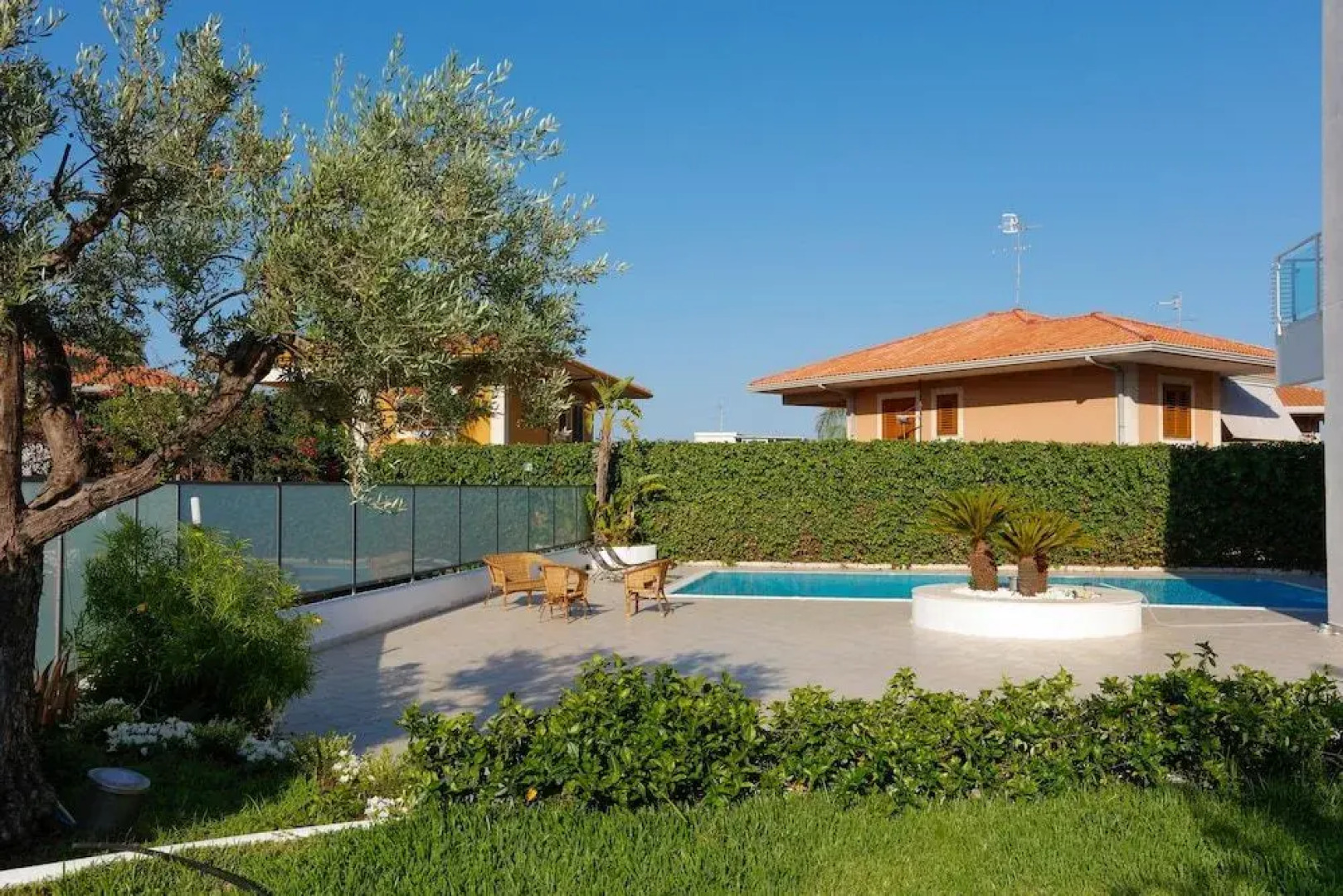 Path House - Suite Hotel