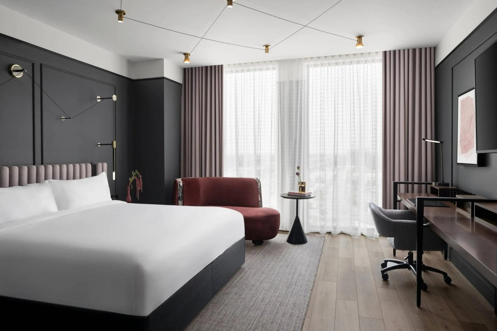 Renaissance Milwaukee West Hotel