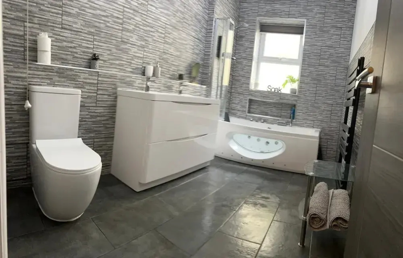 Stay in Comfort , Completely Renovated