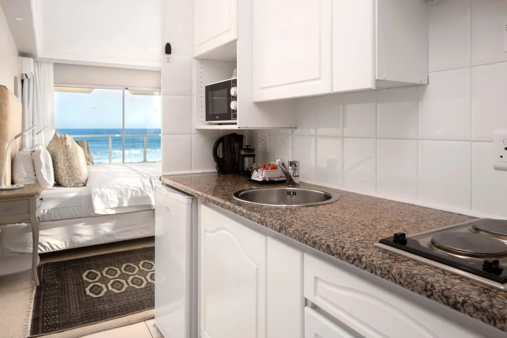 Hermanus Beachfront Lodge