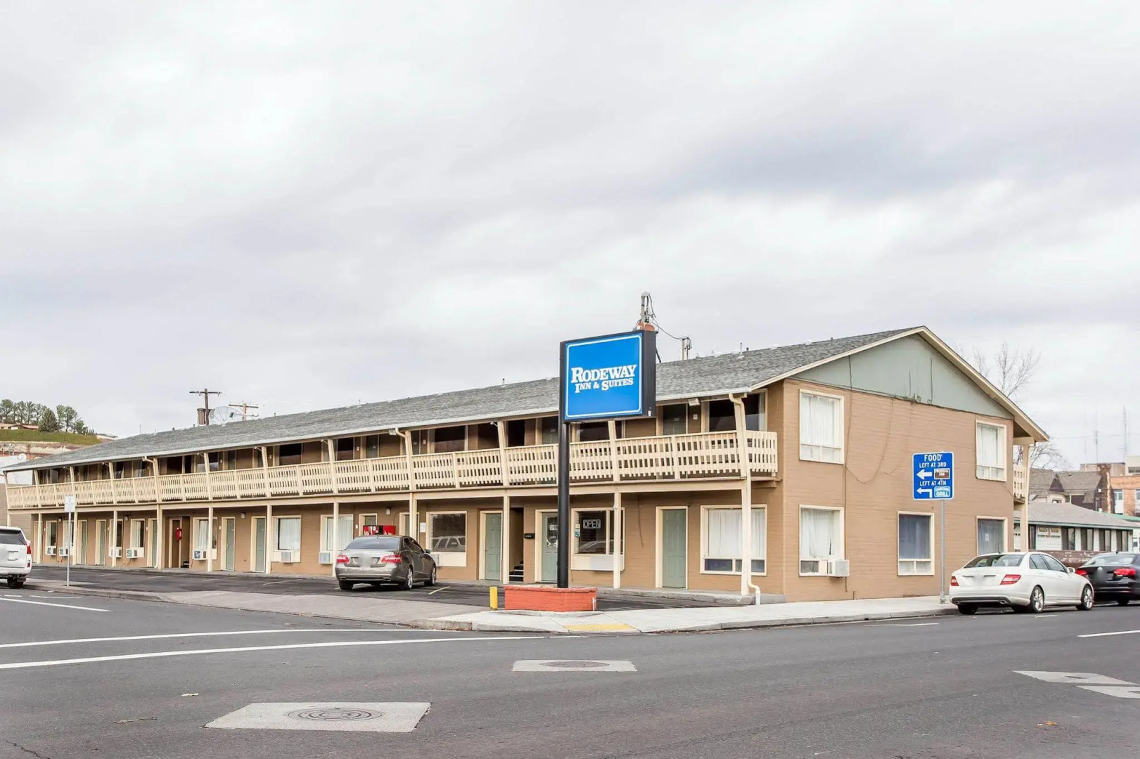 Rodeway Inn & Suites