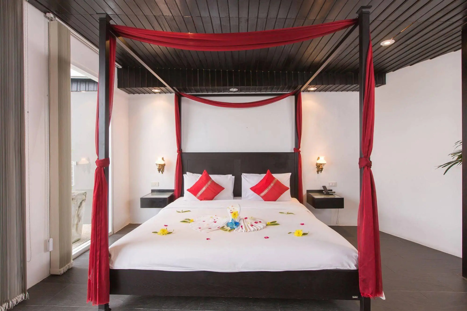 The Front Hotel and Apartment