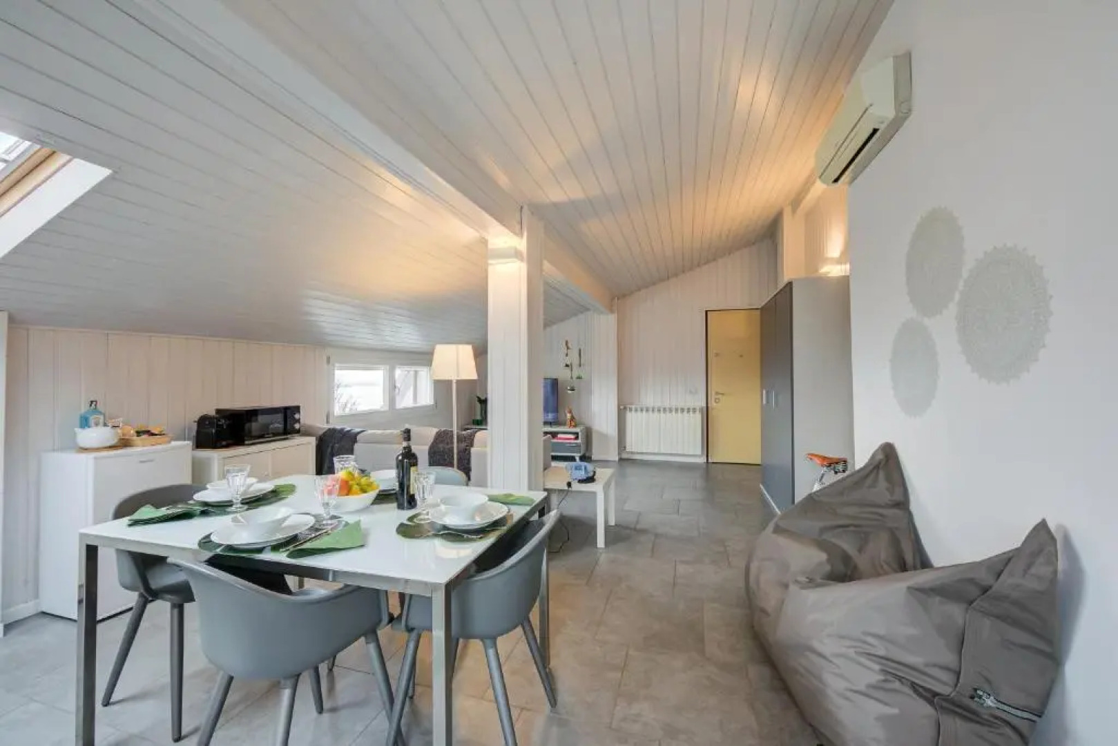 White Paradise Rooftop Stunning Lake View