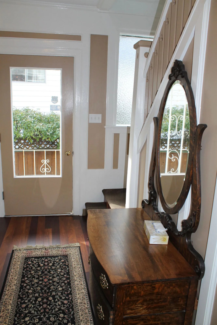 James Bay Inn Hotel & Suites