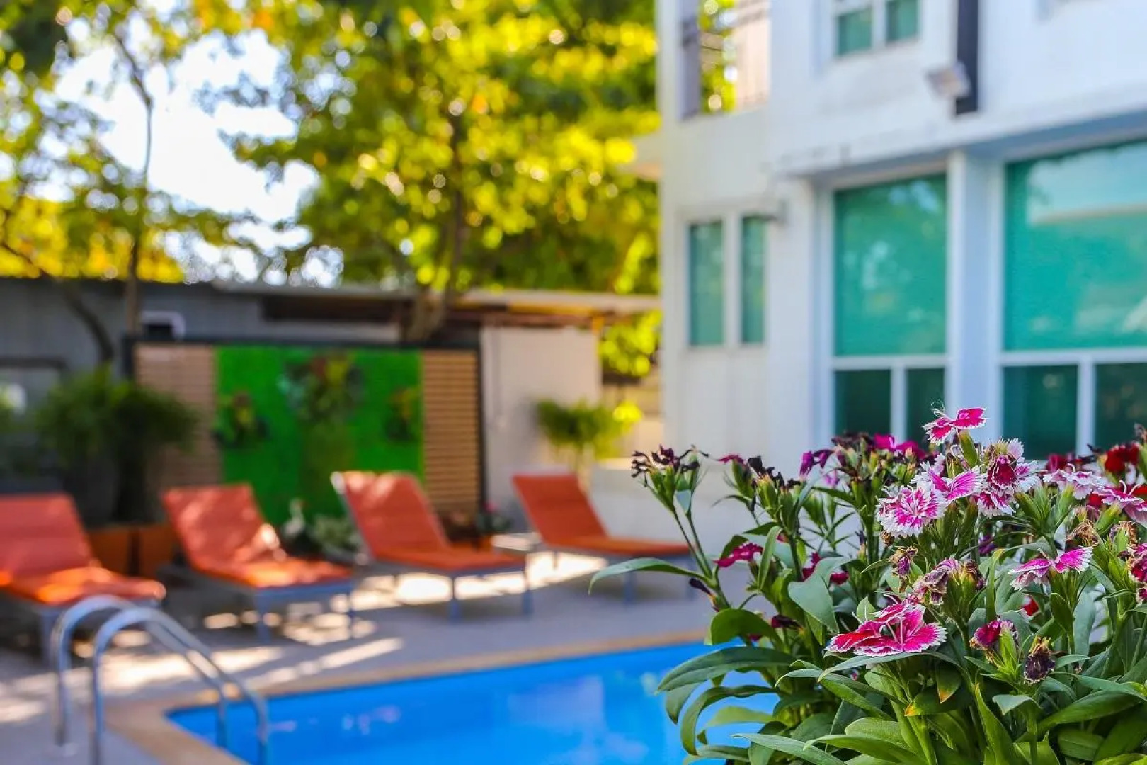 Crystal Suites Suvarnabhumi Airport