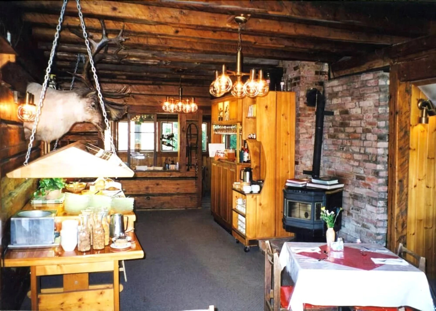 Helmcken Falls Lodge