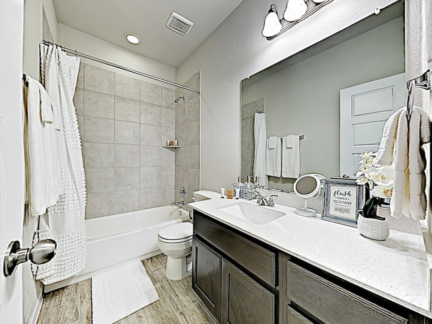 New Listing! Brand-new Hideaway Near Lakeside Fun 4 Bedroom Home