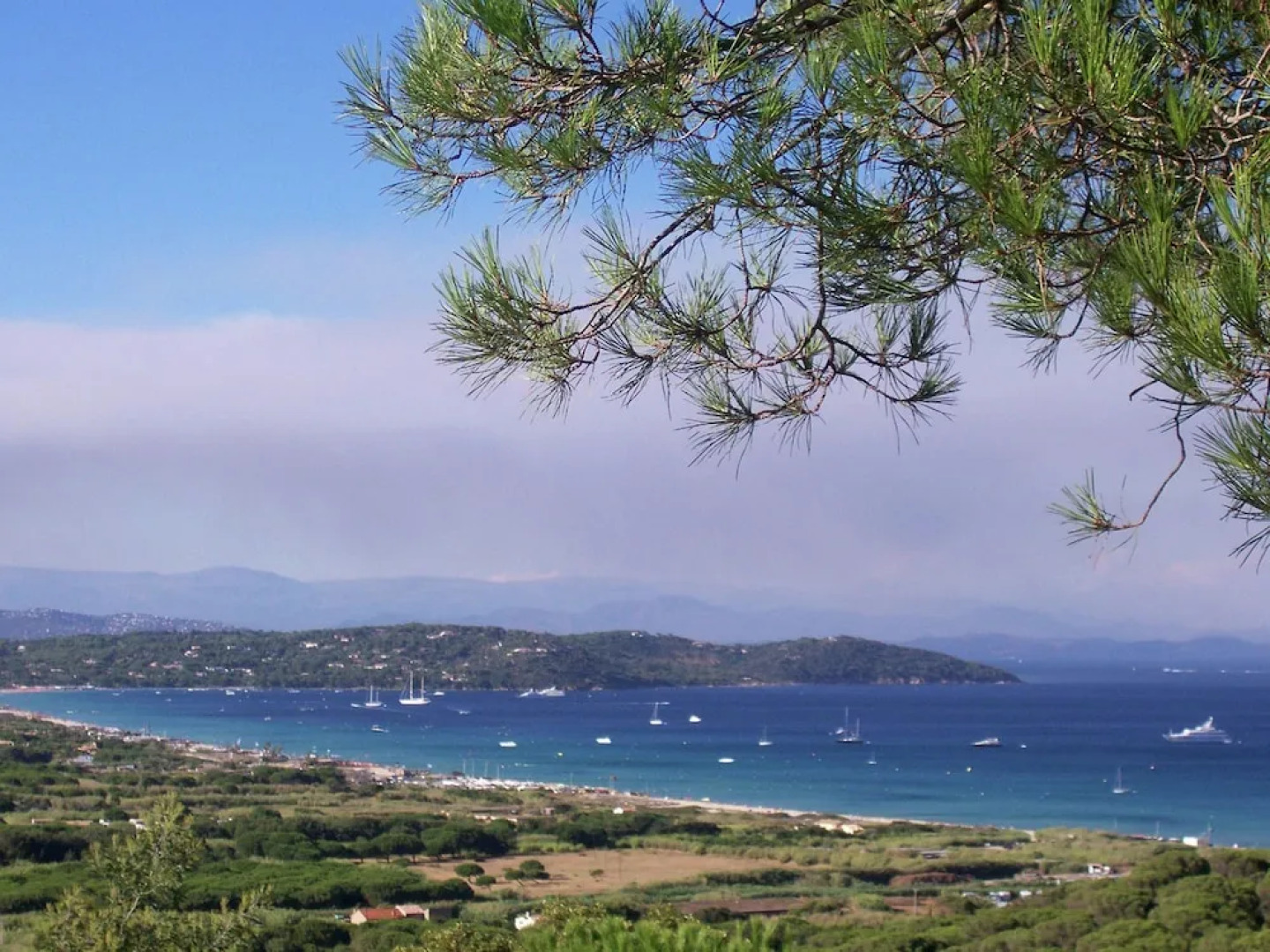 Beautiful Villa With Private Pool, Lovely Terraces, Privacy and Near St. Tropez