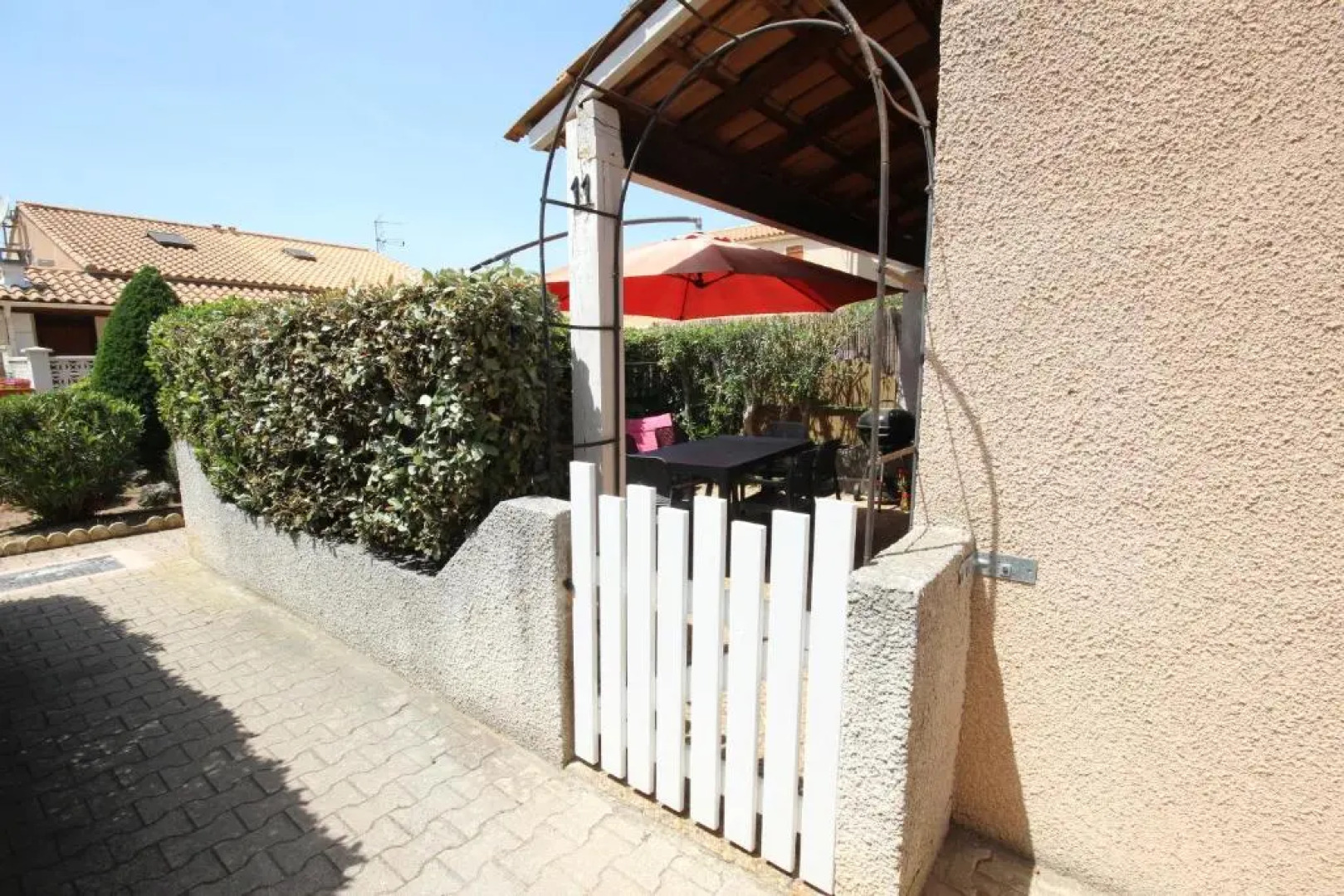 Belle villa climatisée 4-5 couchages terrasse parking dans résidence sécurisée avec piscine commune 400m de la mer LRJP11