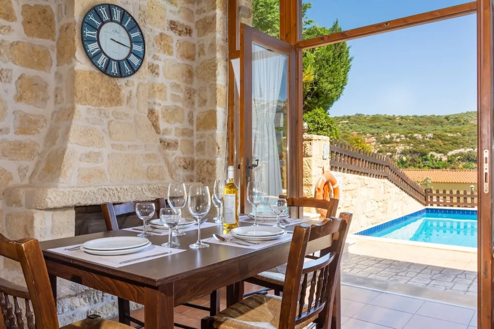 Petronikolis Traditional House