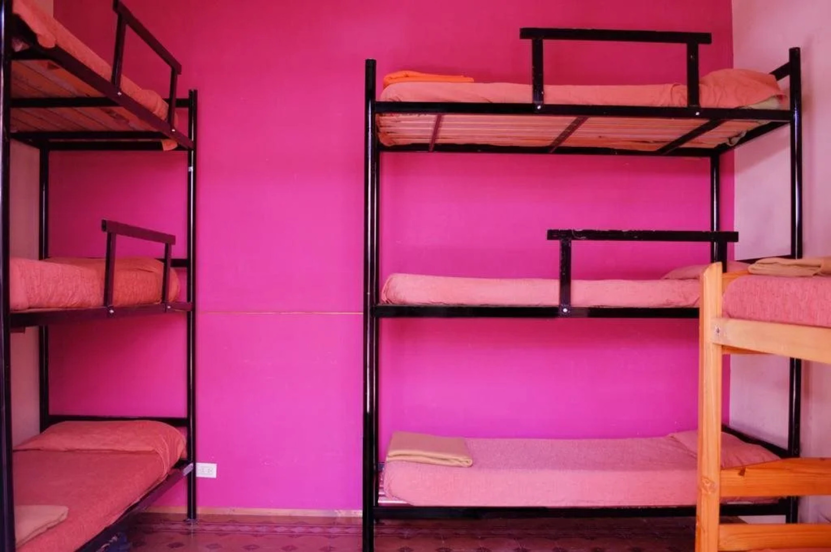 Hipolito Raiz Hostel