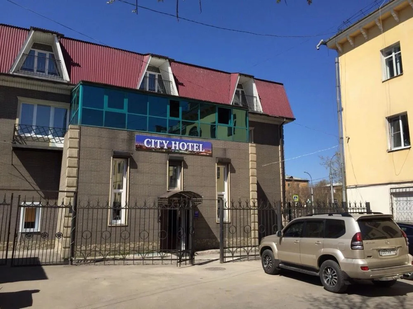 City Hotel