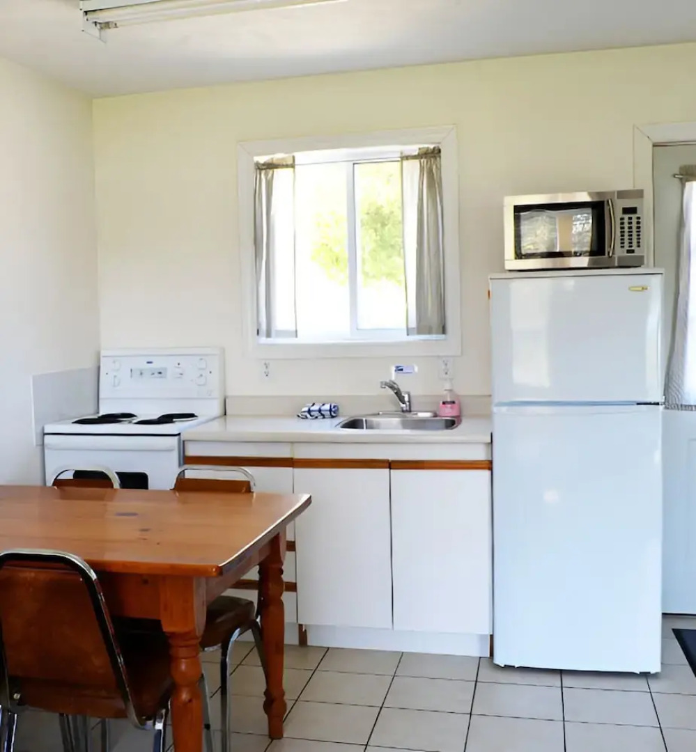 Lions Head Beach Motel & Cottages