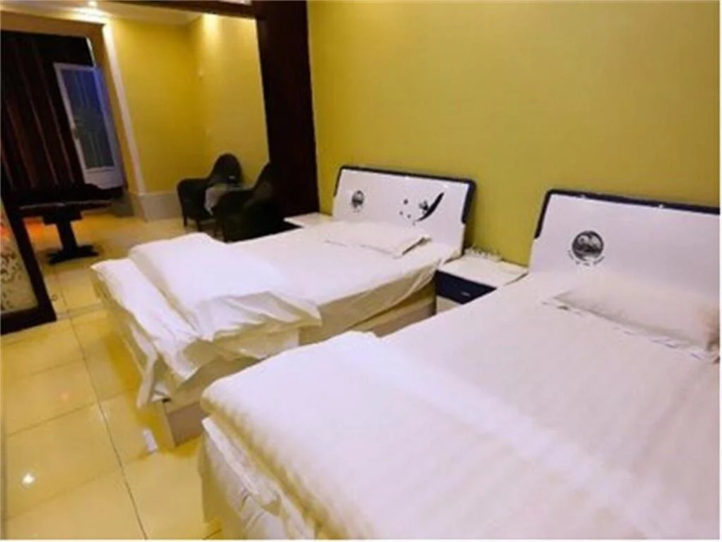 Anxian zhaozhuang Luofushan Huacheng Hotel