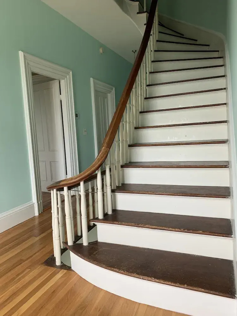 Captain Sweetser's Inn