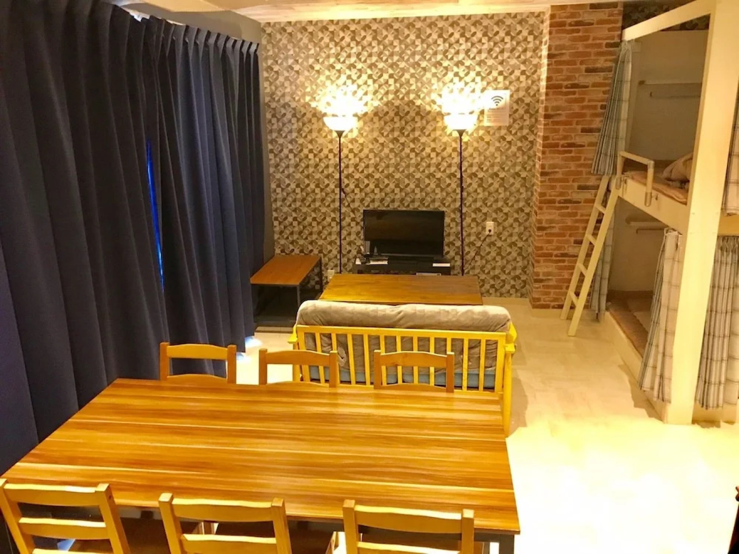 Guesthouse Akashi Hikaria - Hostel
