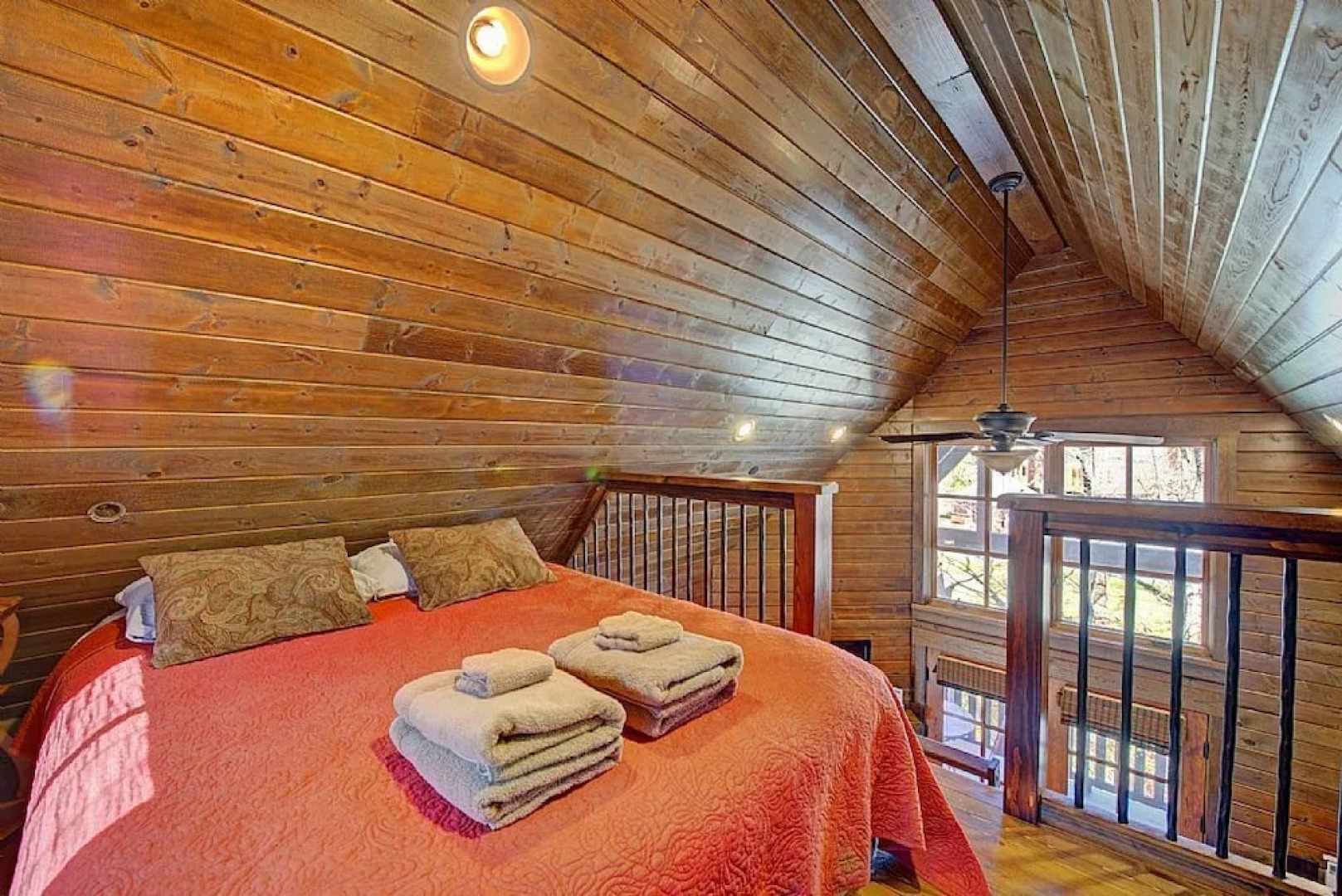 Woodpecker's Hollow - 1 Br Cabin