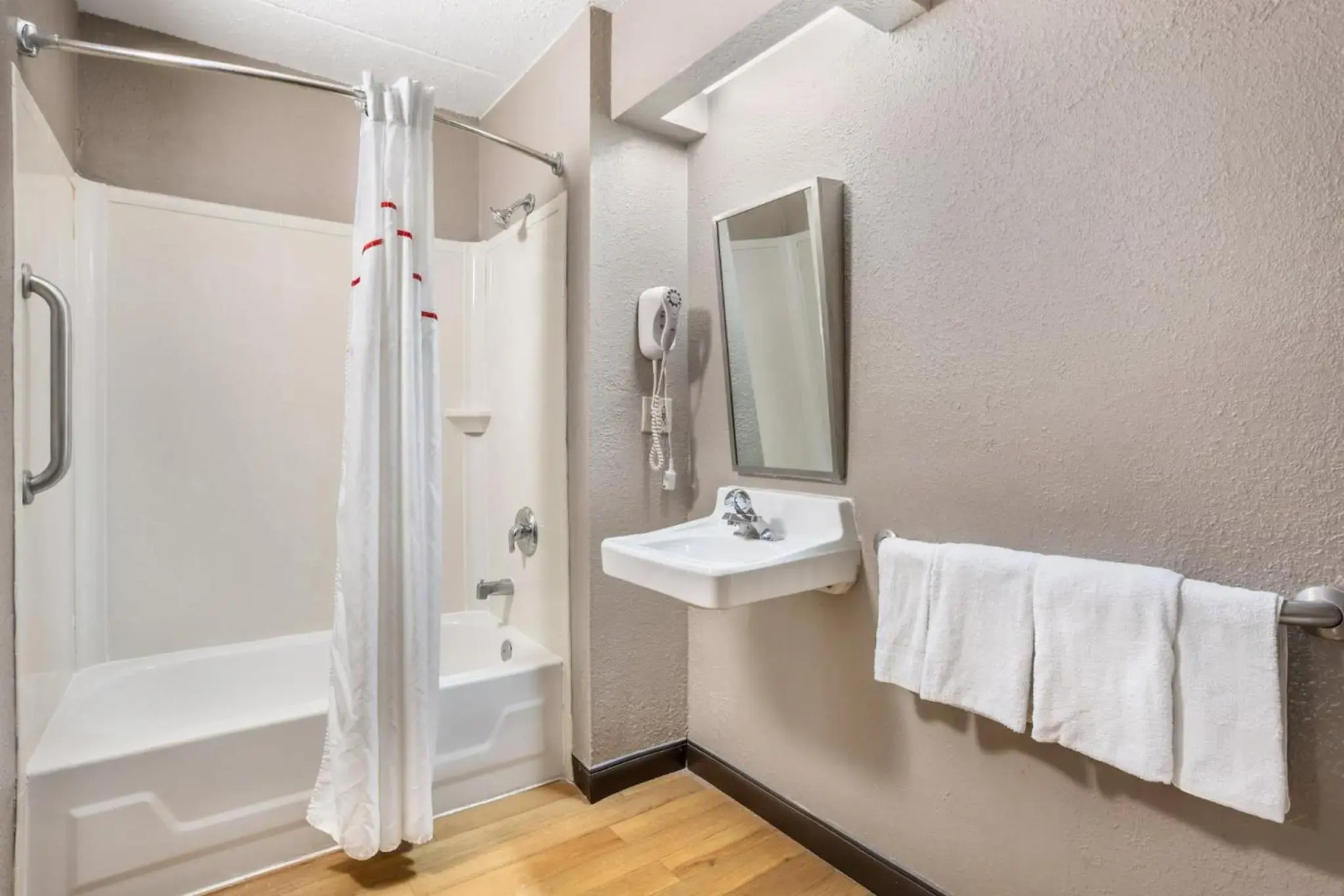 Red Roof Inn Tinton Falls - Jersey Shore