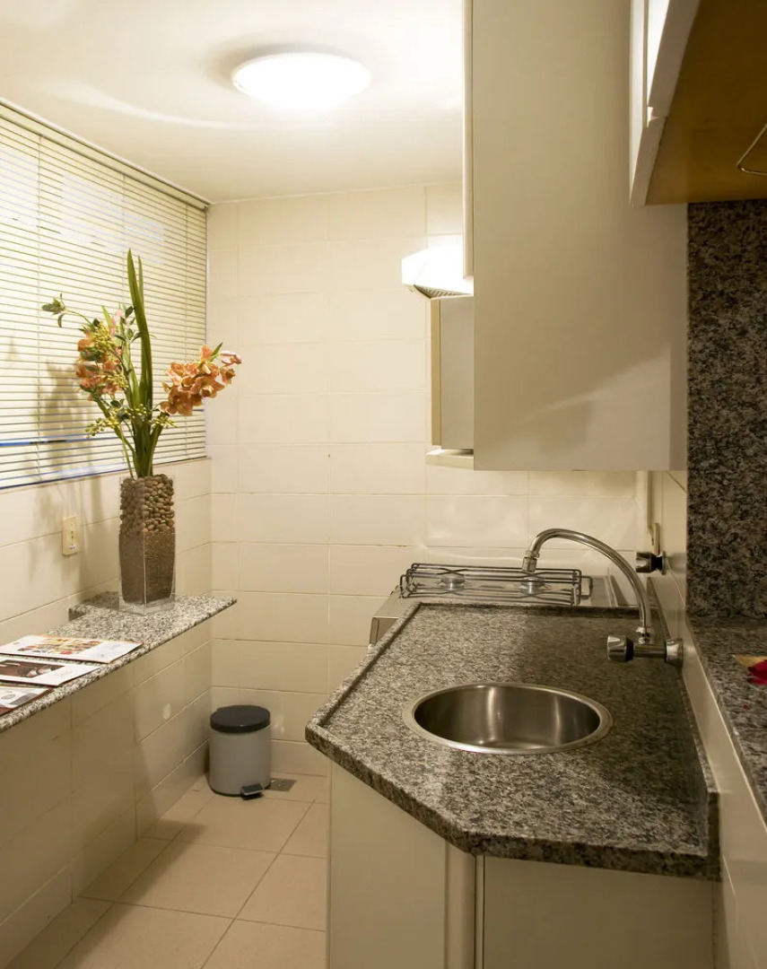 Bristol Golden Plaza Hotel